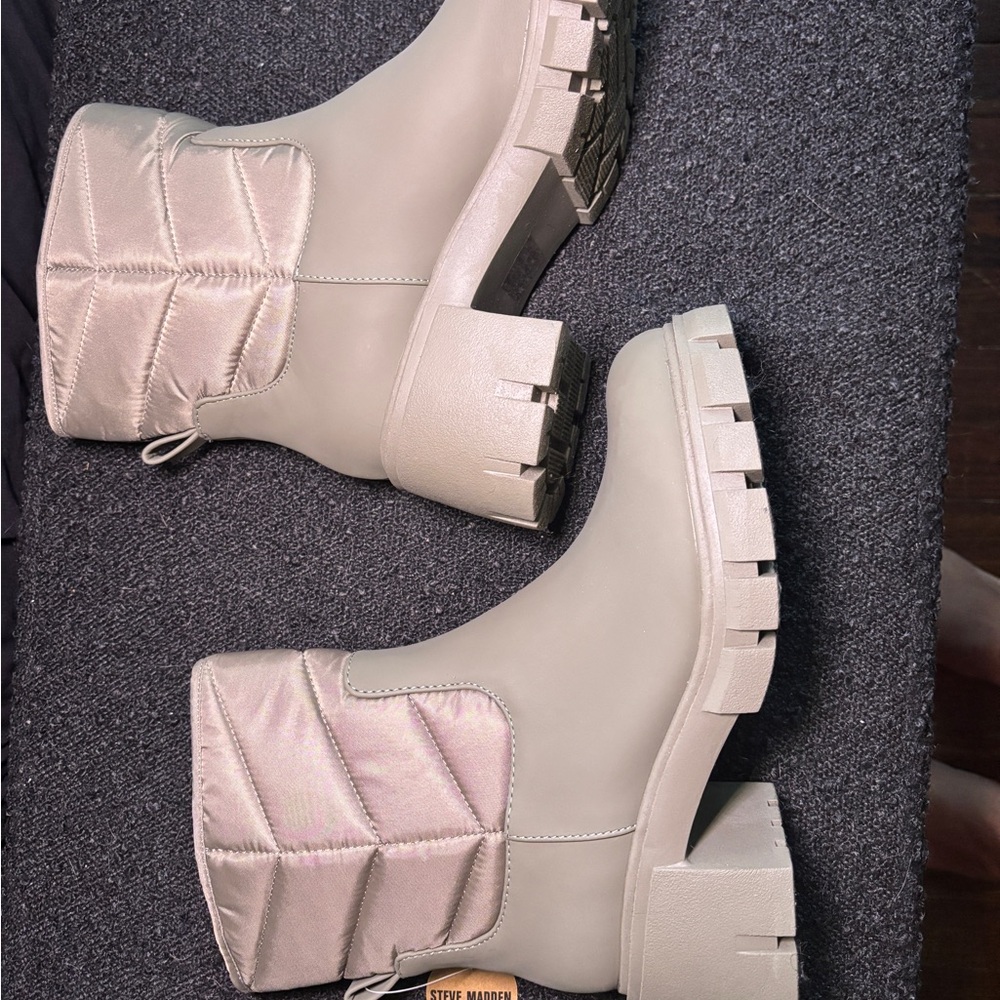 Steve Madden Women's Olive green Ankle Booties - Picture 3 of 8